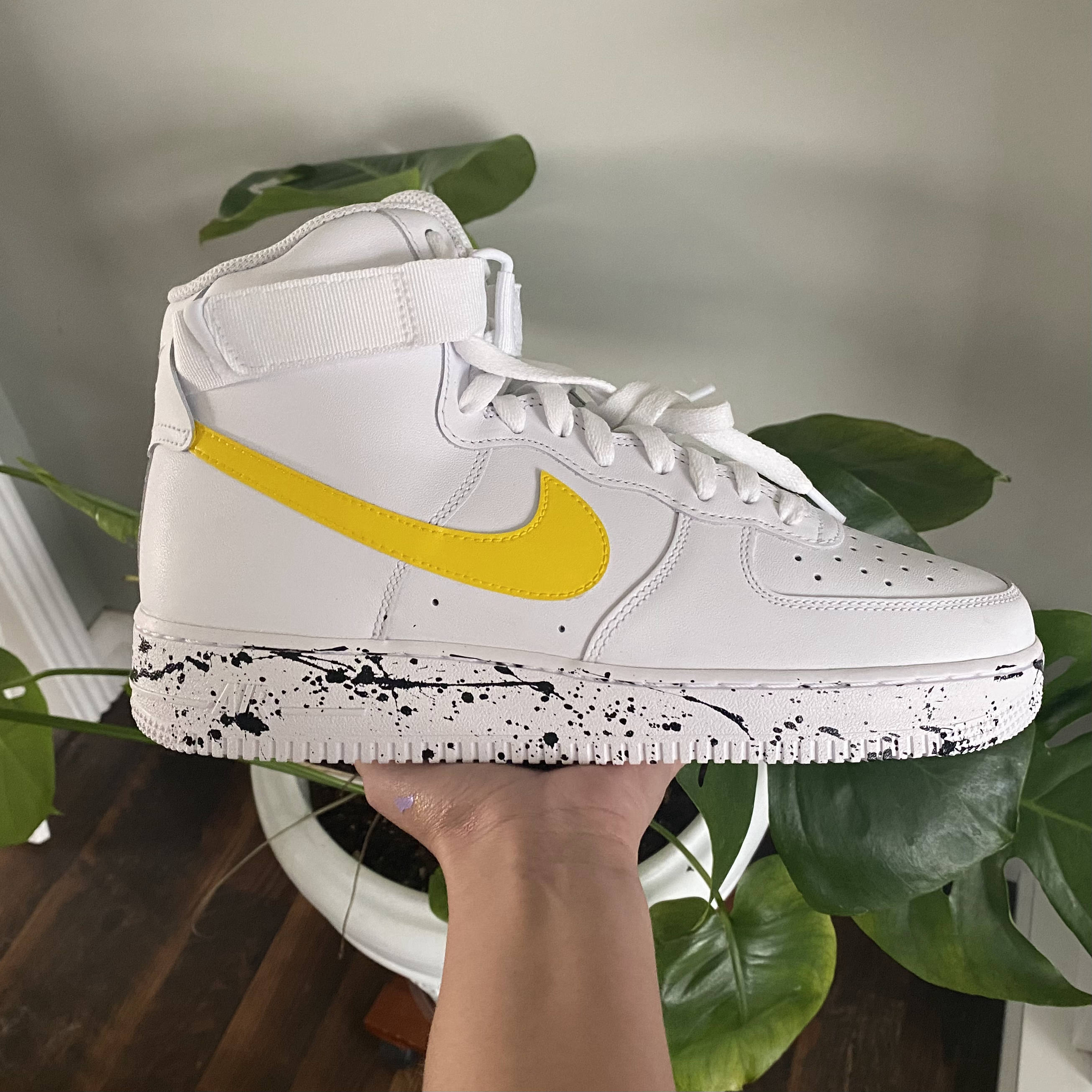 Air Force 1 Custom Low Cartoon Yellow Shoes White Black Outline Mens Womens Af1 Sneakers 12 Mens (13.5 Women's)